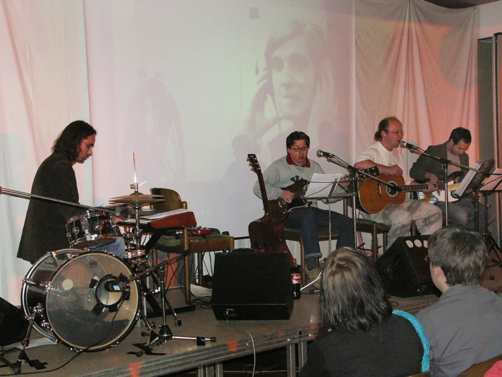 Champagne Meadow perform early Genesis tracks at the Early Years Event 2005, hosted by the German Genesis Fanclub it