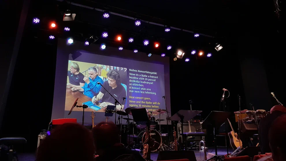 Signing session alert before the show